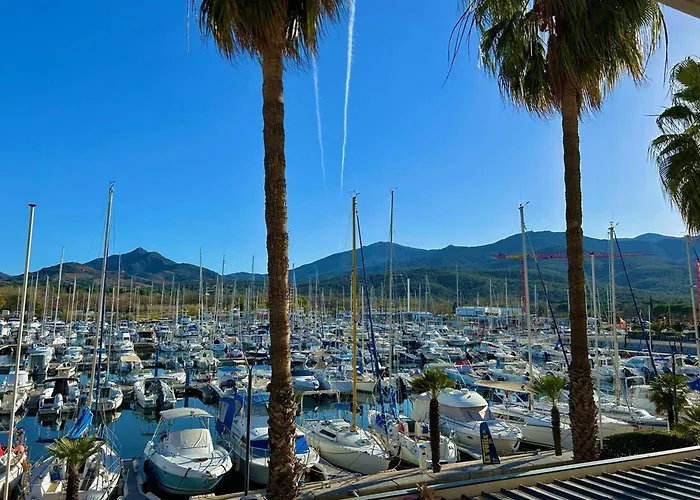 Апартаменты T2 4 Pers. Pres Plage, Parking, Vue Port - - Fr-1-388-90 *